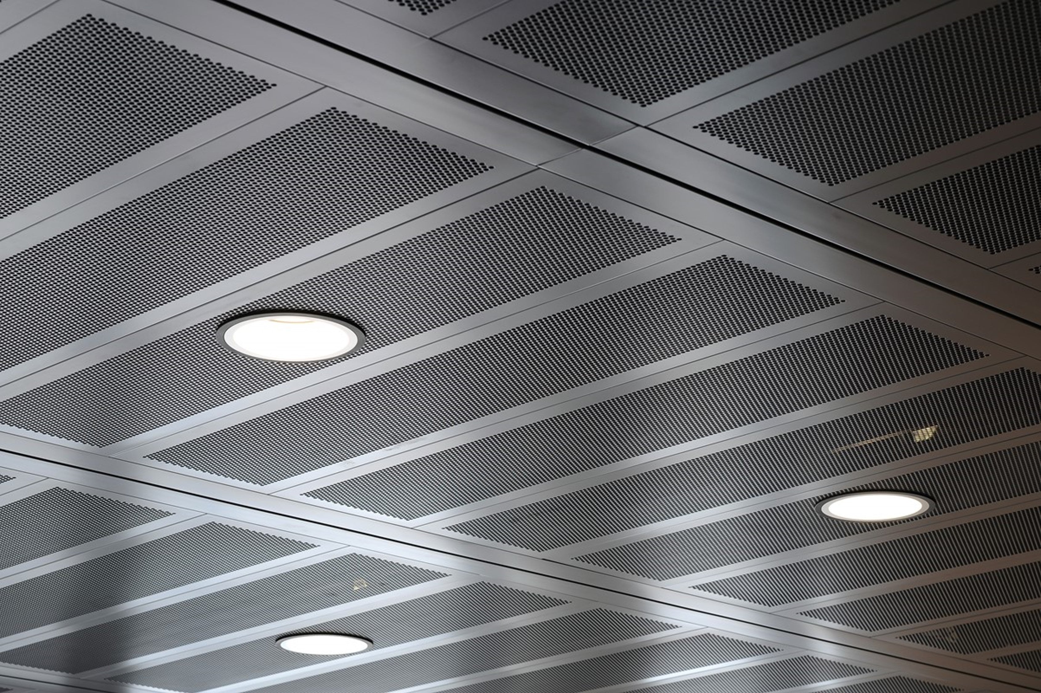 SAS System 150 Clip-In Swingdown Metal Ceiling Tiles Plain, image size:3381x2250